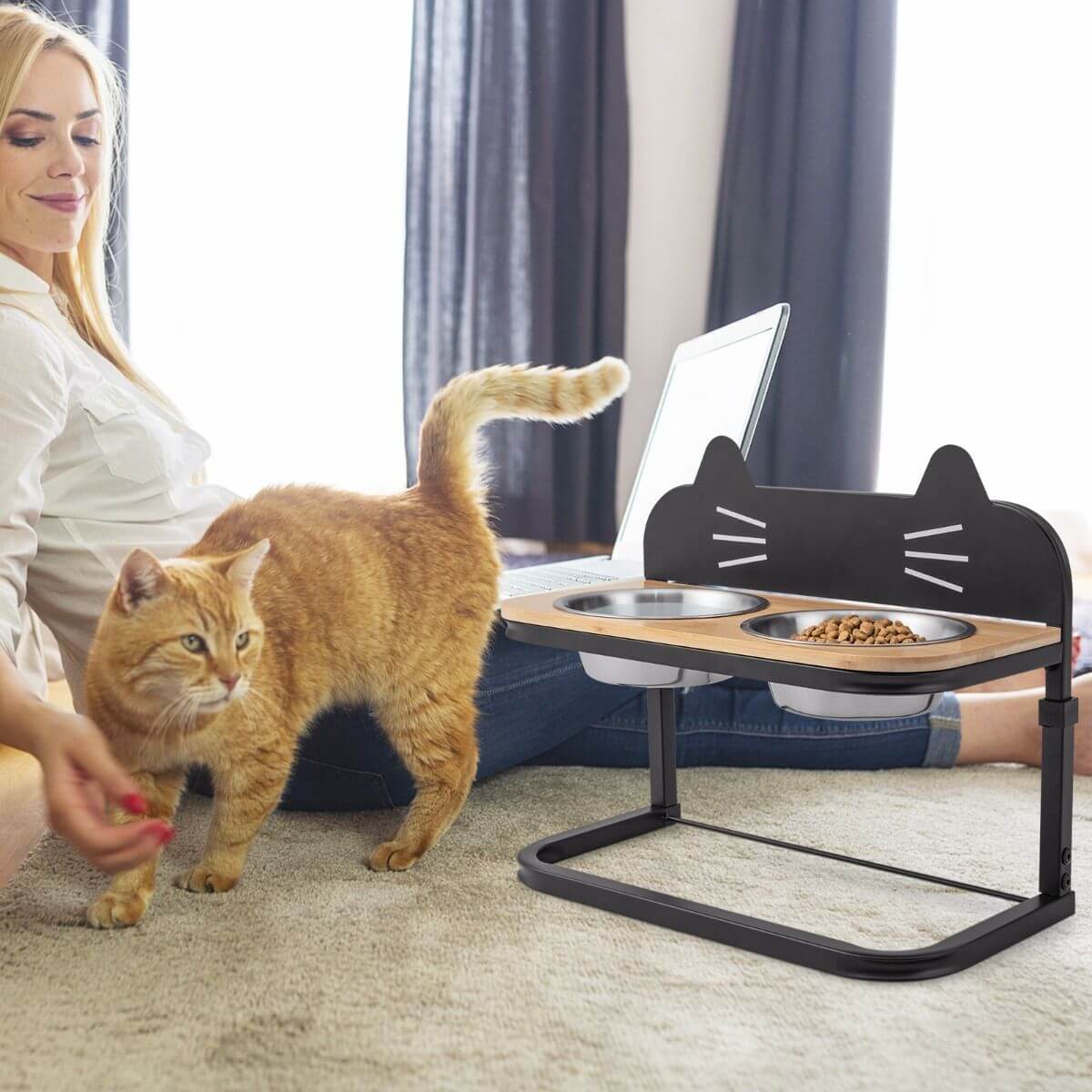 Paaukštintas Maisto Dubenėlis Gyvūnams Ant Reguliuojamo Stovo, Katinas